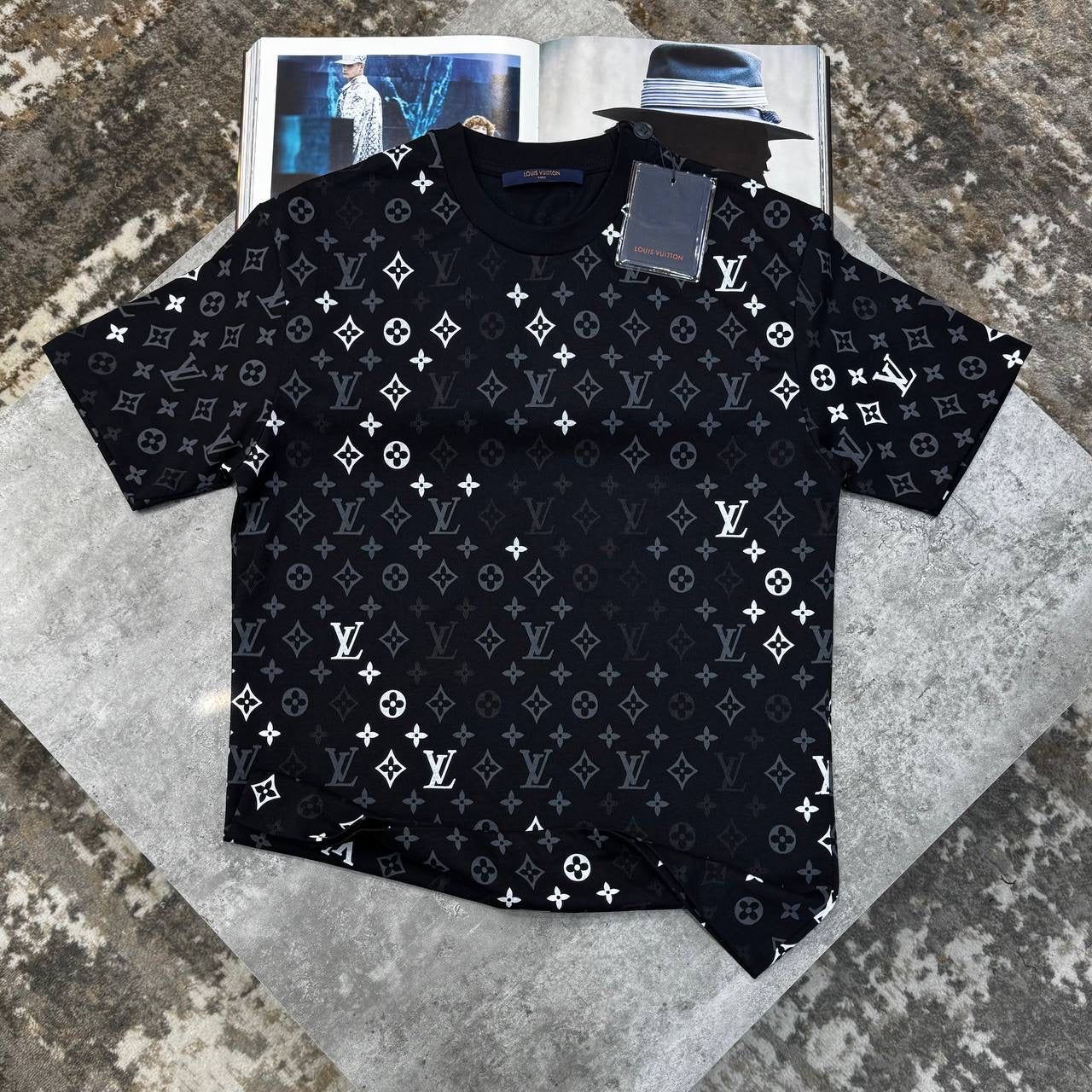 l.V TSHIRT-NAVY