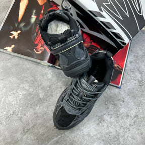 OFF/W TRAINER TRIPLE BLACK