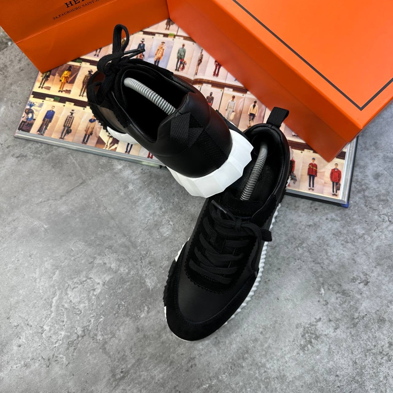 HRMS TRAINER BLACK/WHITE
