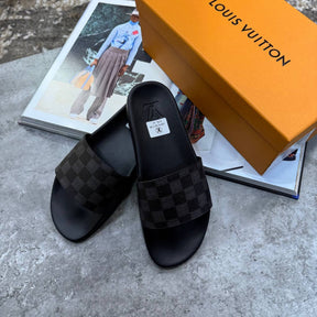 L.V SLIPPERS MENS BLACK