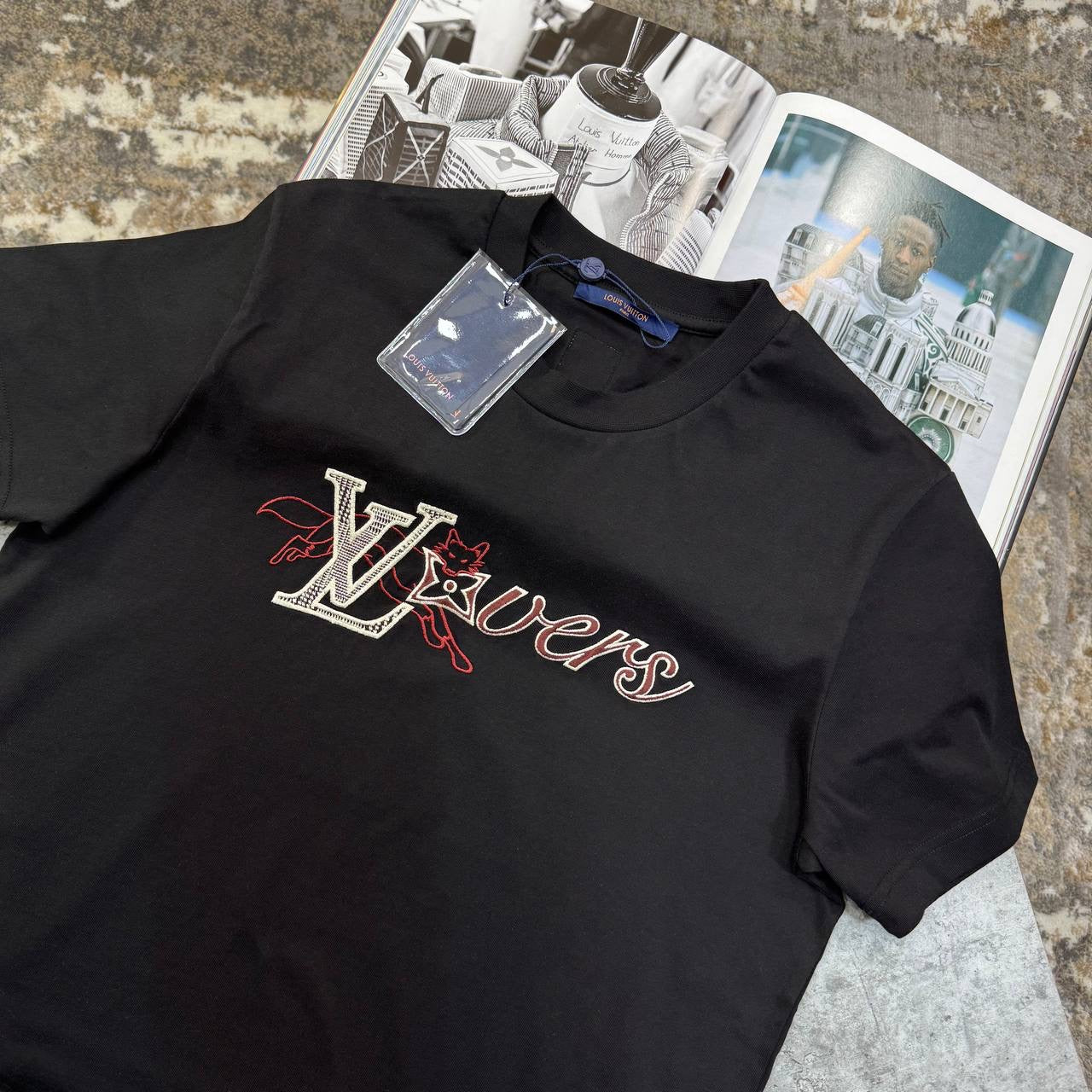 L.V TSHIRT- BLACK