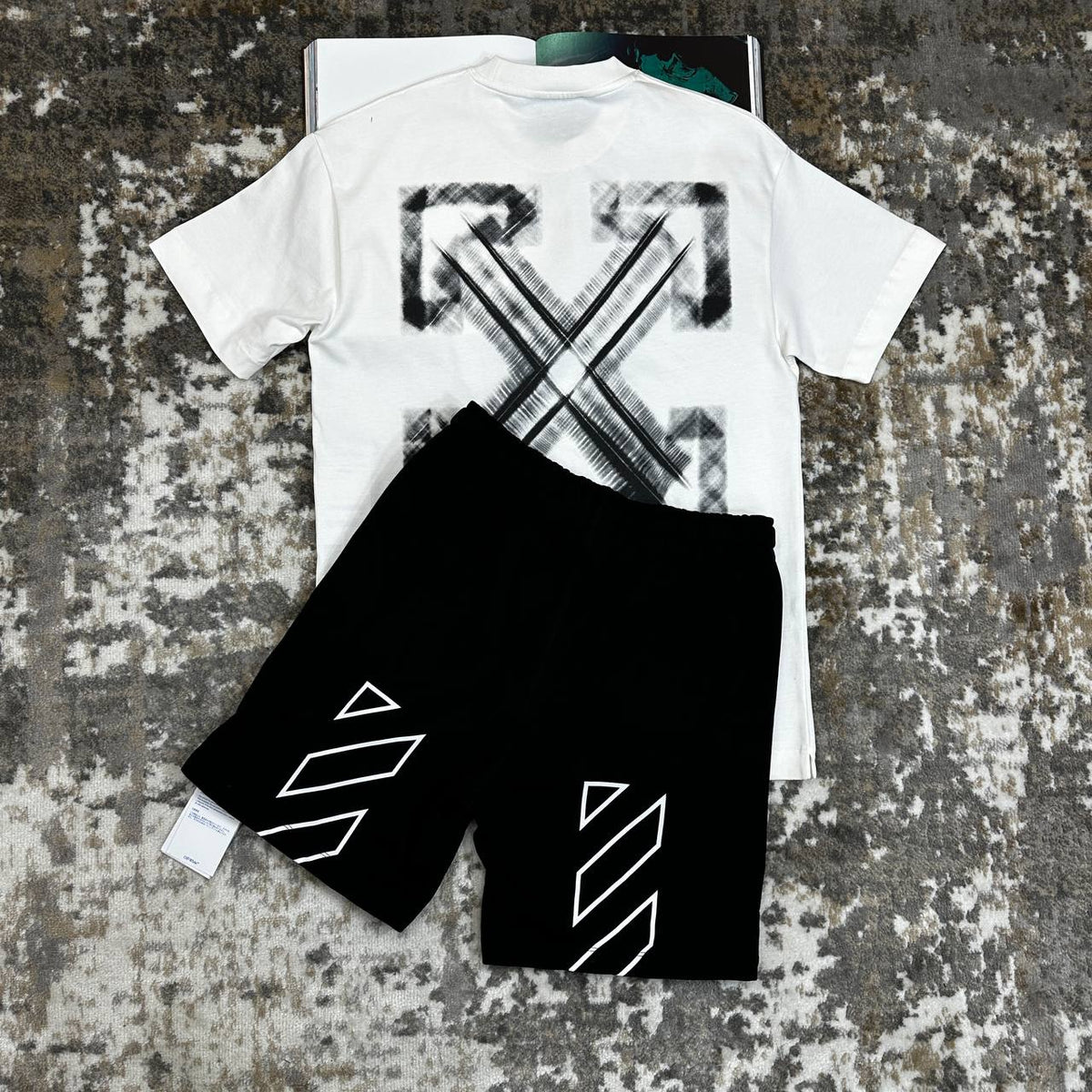 OF-WHITE SHORT SET BLACK|WHITE