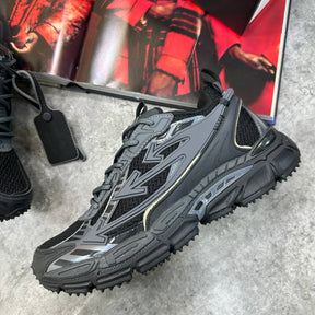 OFF/W TRAINER TRIPLE BLACK
