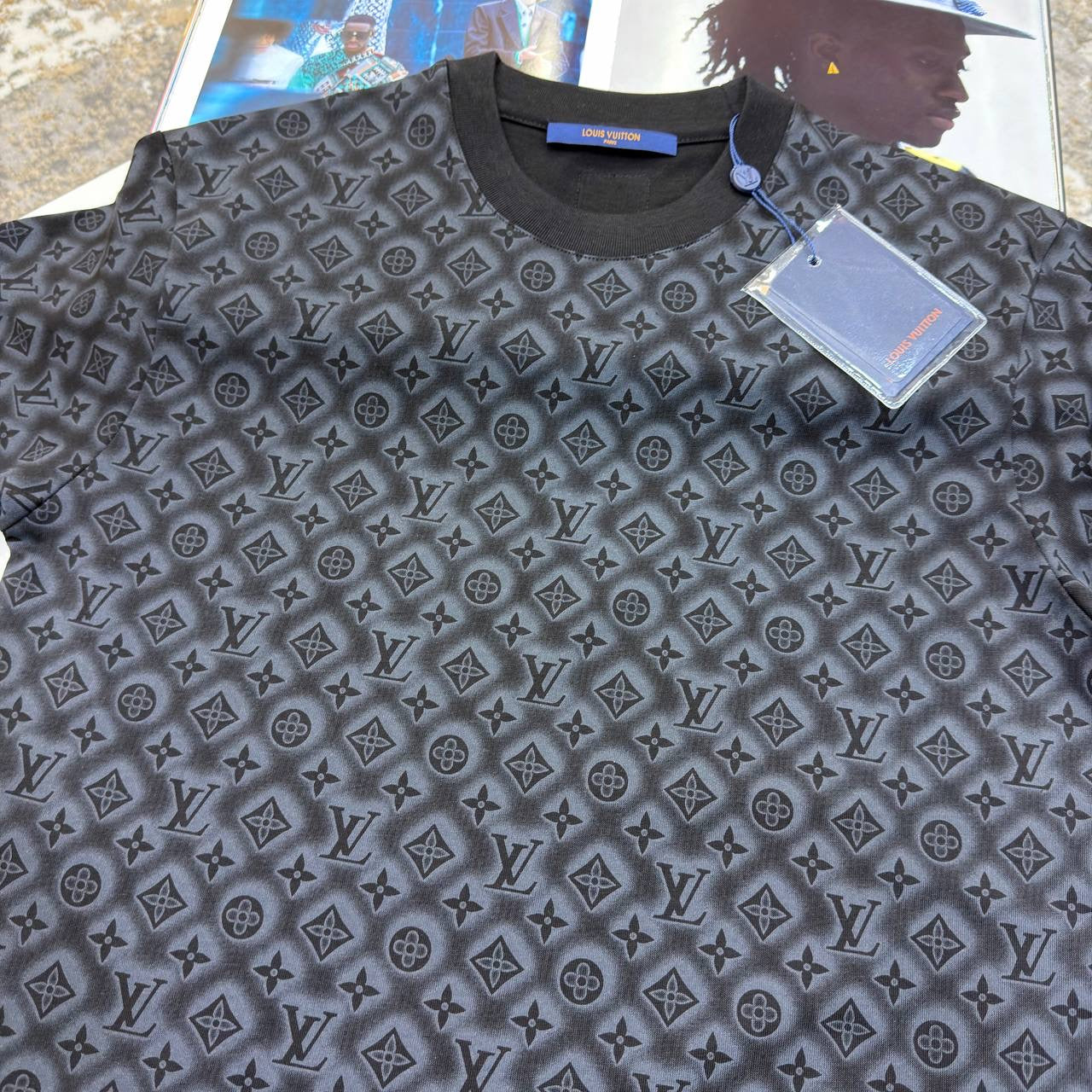 l.V TSHIRT-BLACK