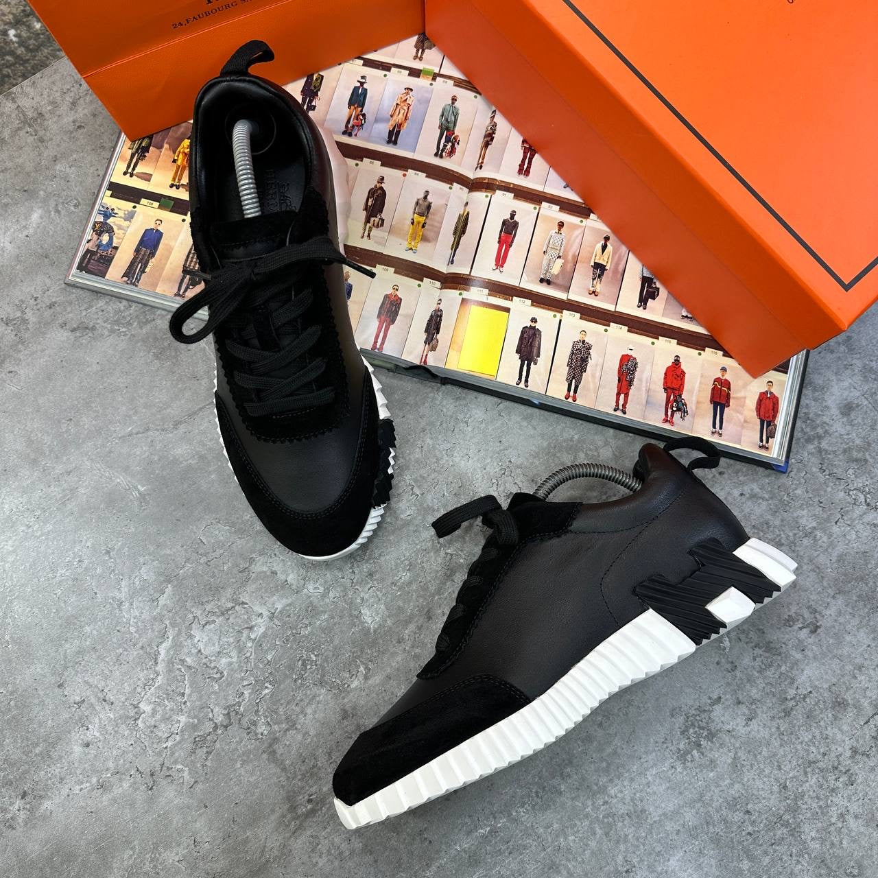 HRMS TRAINER BLACK/WHITE